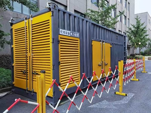 铁锋如何使用转速表检查发动机的转速？