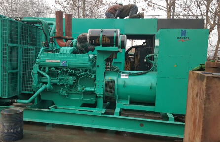 铁锋发电机组如何判断水冷式机油散热器内部是否需要清洗？